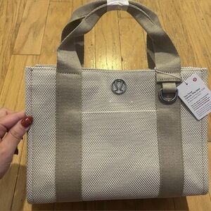 Lululemon NWT Mini Canvas Tote Bag Two-Tone, 4.5L, Mojave Tan/Ivory